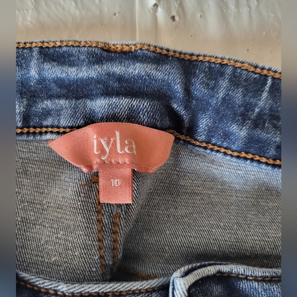 Iyla Blue Women Denim Shorts ,size 10 (32) - Picture 3 of 5
